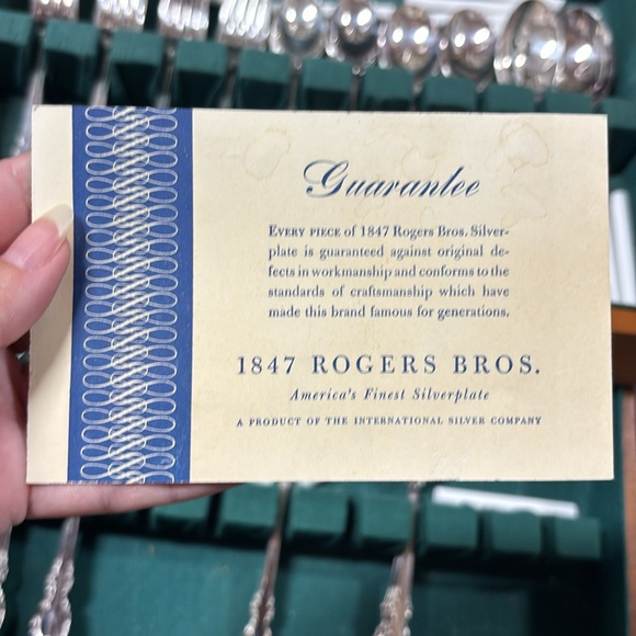 1847 Rogers Bros. Reflection 60pc silver plate flatware set - Picture 14 of 17